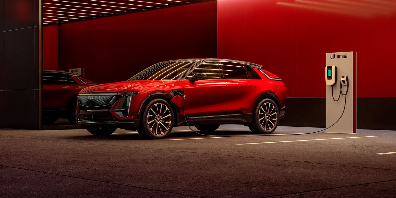 Descubre cada detalle de tu Cadillac Lyriq desde tu hogar con EV Live. ¡Vive la experiencia virtual en vivo!