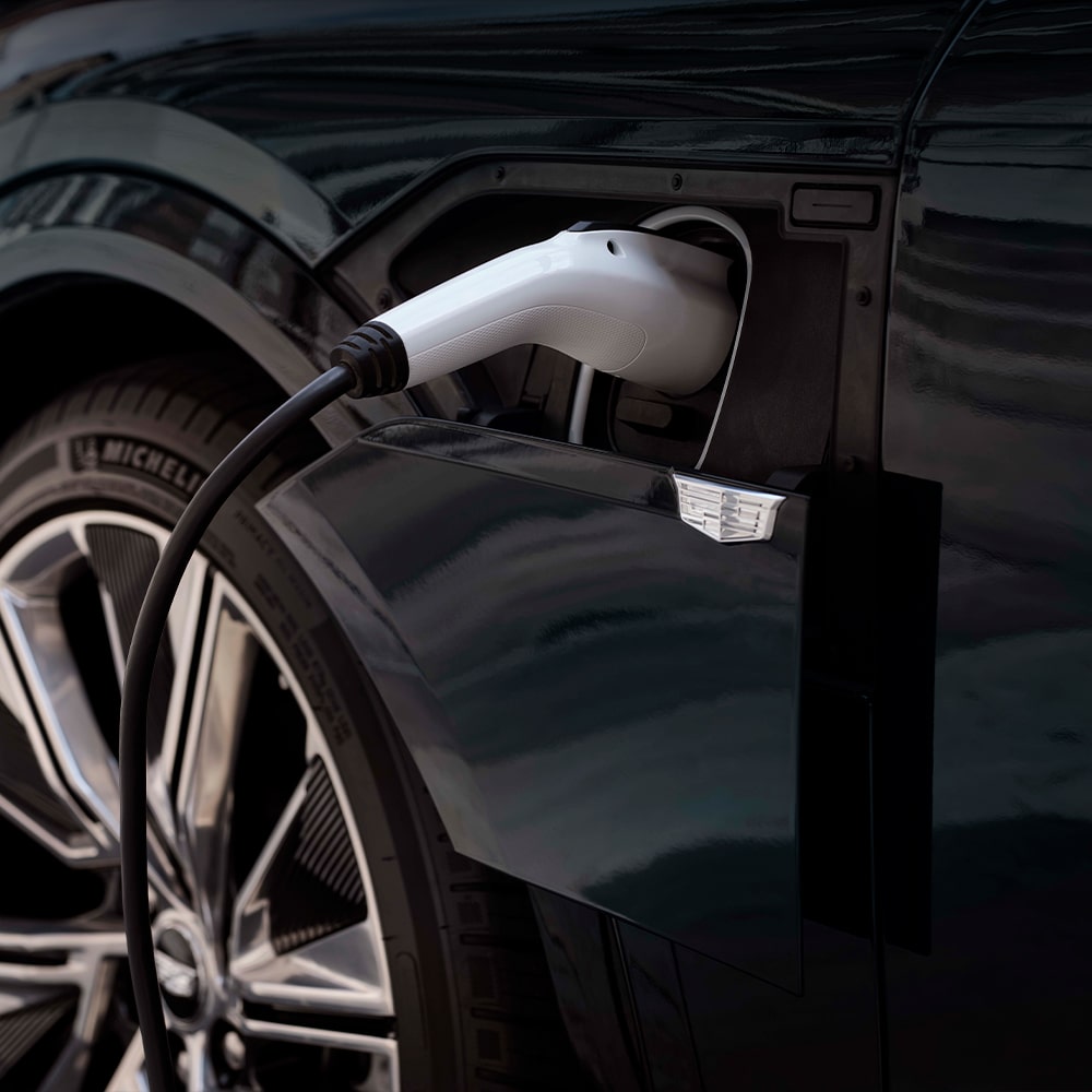 Cargador de Cadillac Lyriq, SUV 100% eléctrica