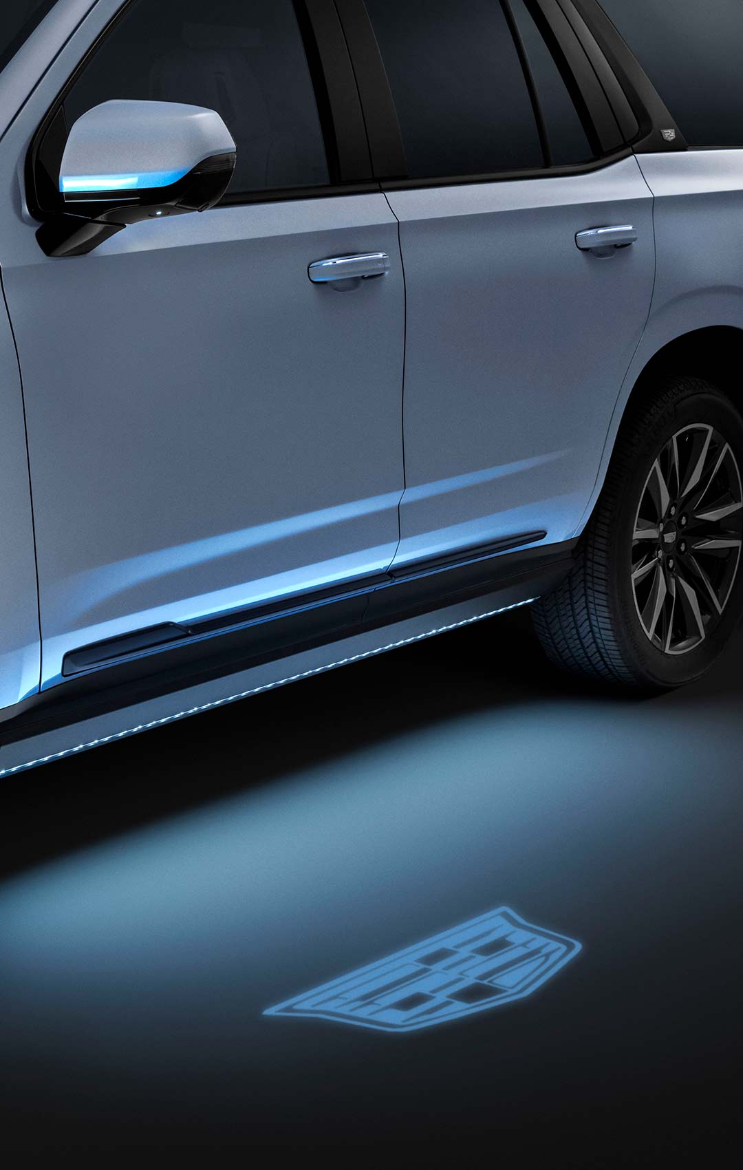 Proyector de logo equipado en tu camioneta grande de lujo, Cadillac Escalade-V 2024