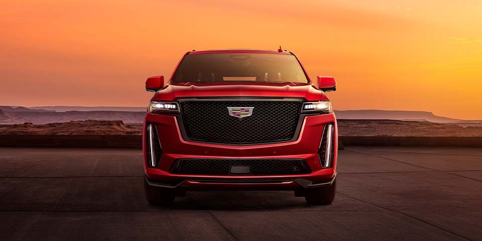 Camioneta grande de lujo con parrilla deportiva, Cadillac Escalade-V 2024