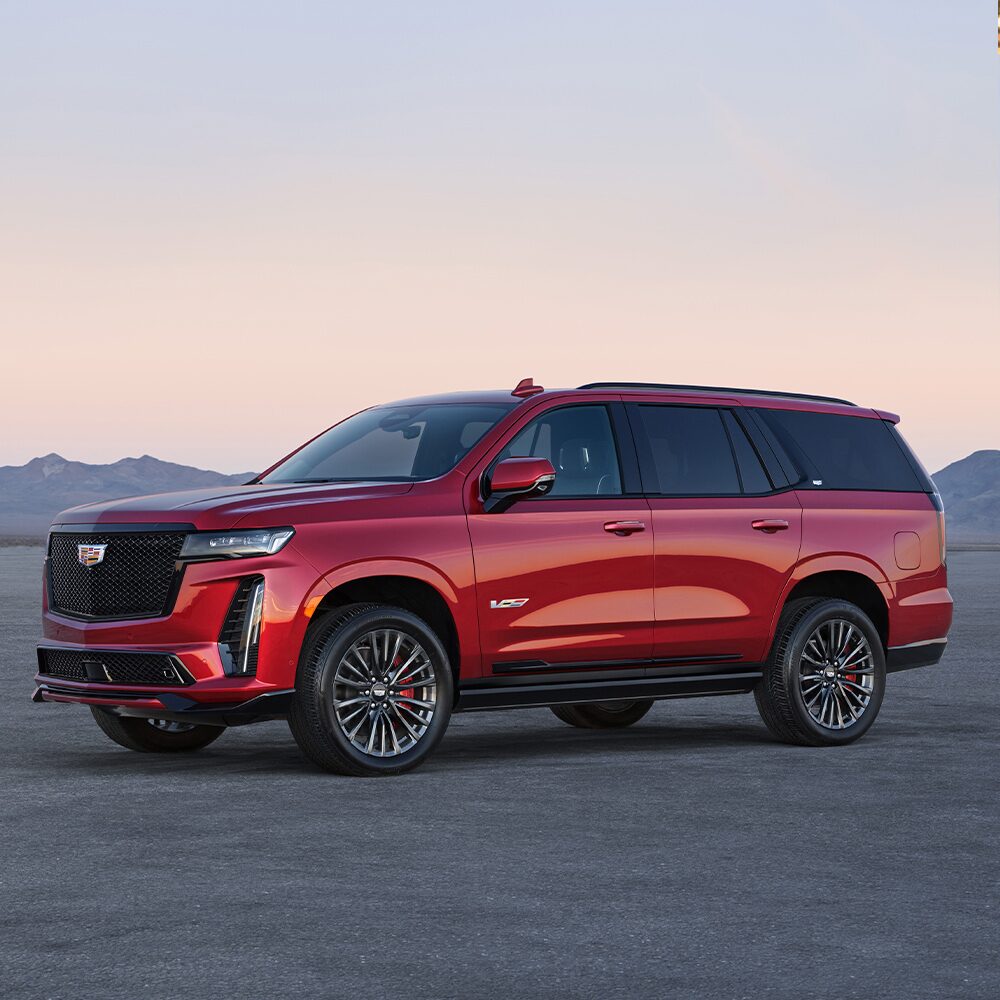 Faros Intellibeam equipados en Cadillac Escalade-V 2024 ,camioneta grande de lujo con diseño exterior deportivo