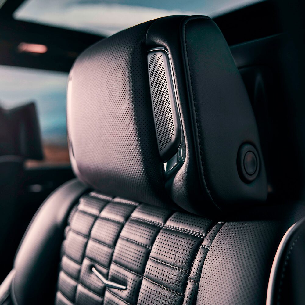 Cadillac Escalade-V 2024, camioneta grande de lujo con asientos en piel DELUX