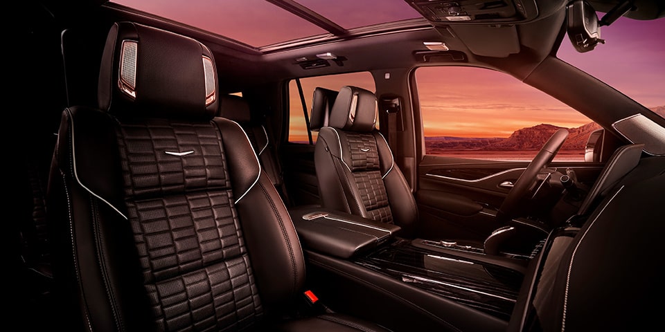 Cadillac Escalade-V 2024, camioneta grande de lujo con asientos en piel DELUX