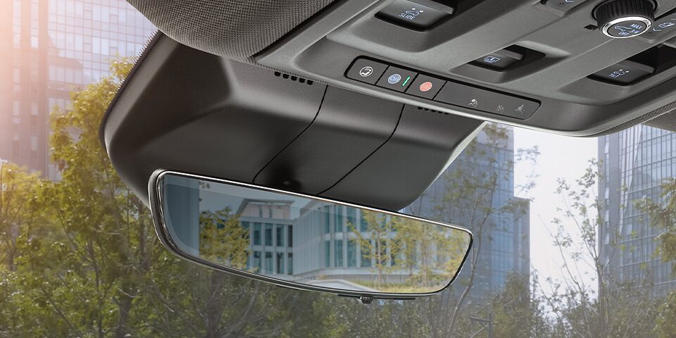 Cadillac Escalade-V 2024, camioneta grande de lujo con full mirror display