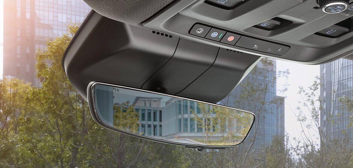 Espejo retrovisor electrónico con cámara de visión trasera HD equipado dentro de tu camioneta de lujo, Cadillac Escalade 2024