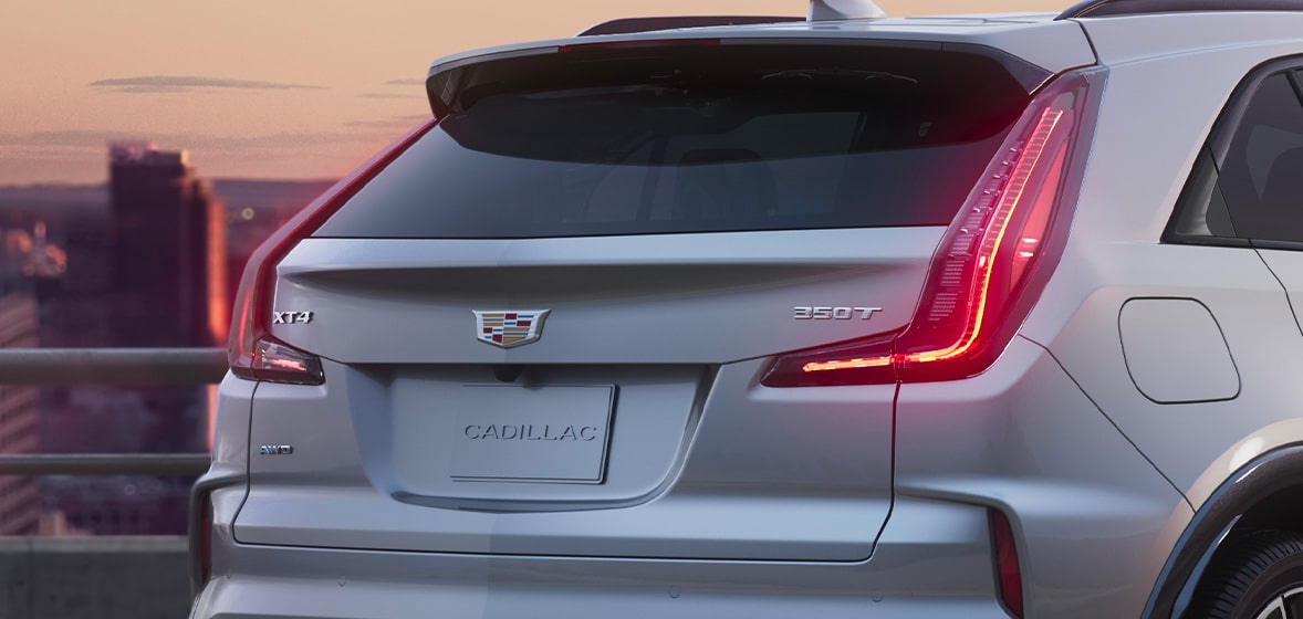 Inconfundibles faros LED traseros de tu Cadillac XT4 2024, camioneta compacta de lujo