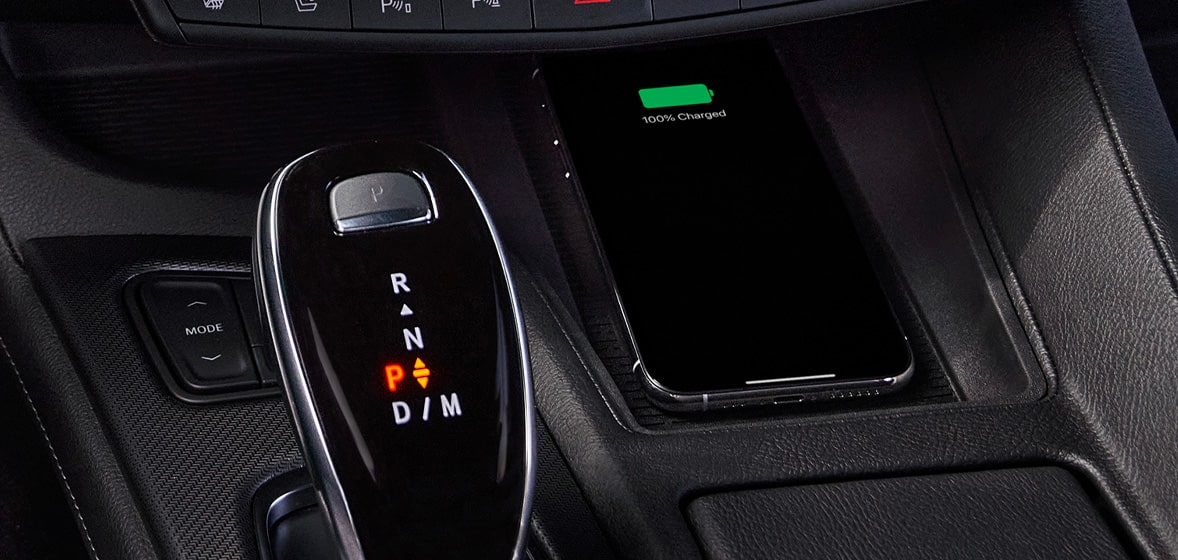 Cargador inalámbrico para smartphone en tu Cadillac XT4 2024, camioneta compacta de lujo