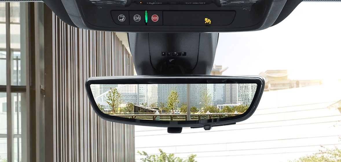 Full Mirror Display integrado en Cadillac XT5 2024, SUV de lujo