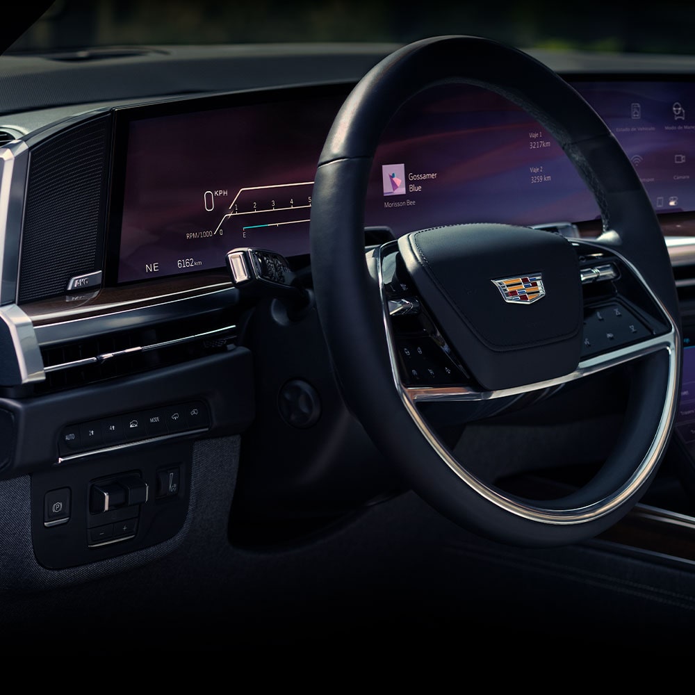 Nueva pantalla curva OLED de 55 pulgadas en tu camioneta grande de lujo, Cadillac Escalade-V 2025