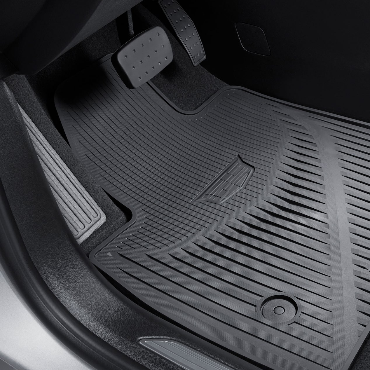 Tapete de vinil rígido de primera fila con logo en negro para tu Cadillac XT4 2025