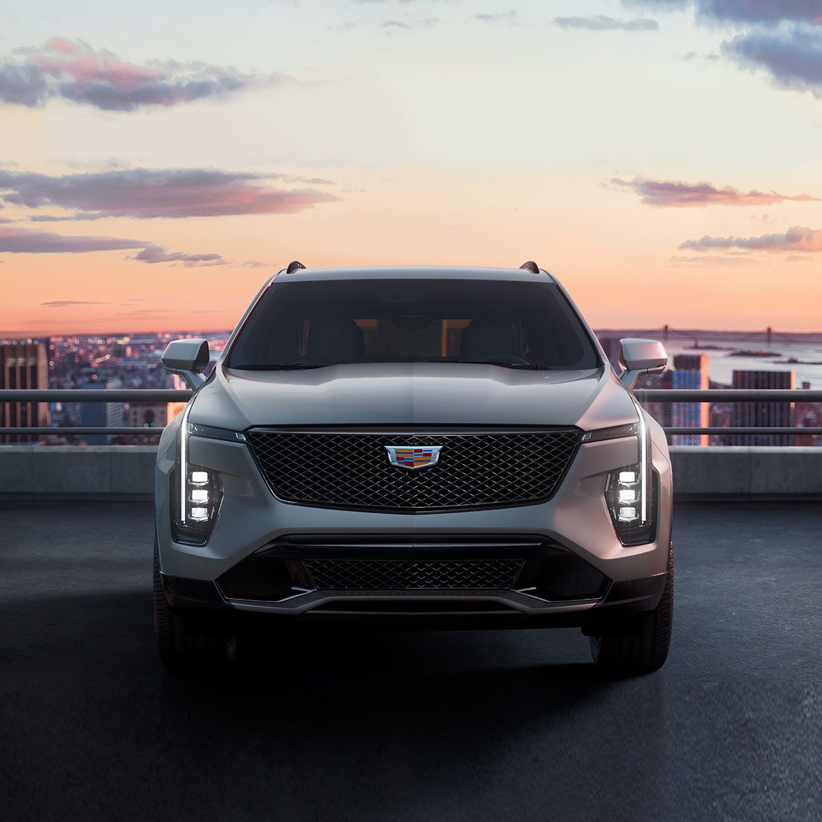  Cadillac XT4 2025 con faros IntelliBeam®