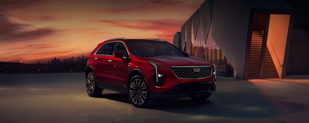 Vanguardista camioneta compacta de lujo, Cadillac XT4 2025, con motor 2.0L turbo, pantalla HD de 33 pulgadas y sistema de audio AKG