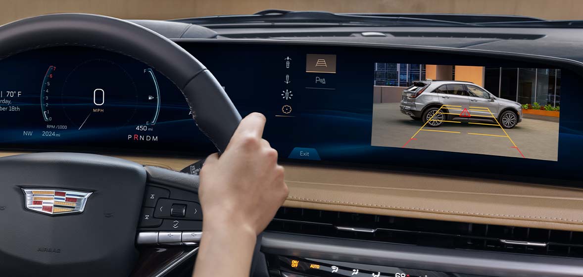 Cadillac XT4 2025 asistente de estacionamiento frontal y trasero