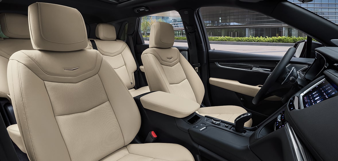 Cadillac XT5 2025, SUV de lujo con asientos de piel