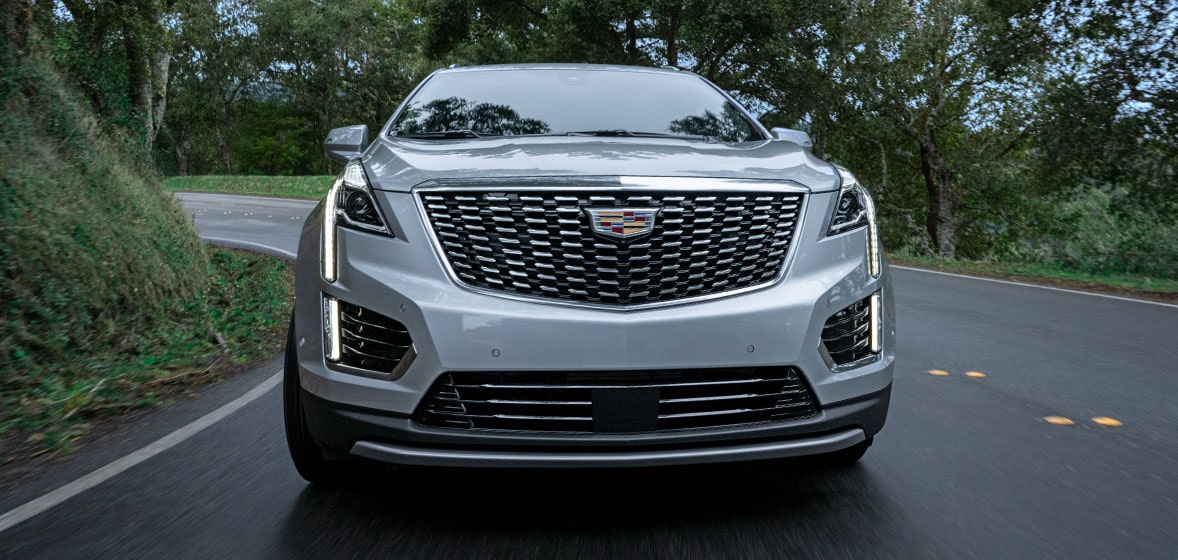 Cadillac XT5 2025, SUV de lujo con sistema de mantenimiento de carril