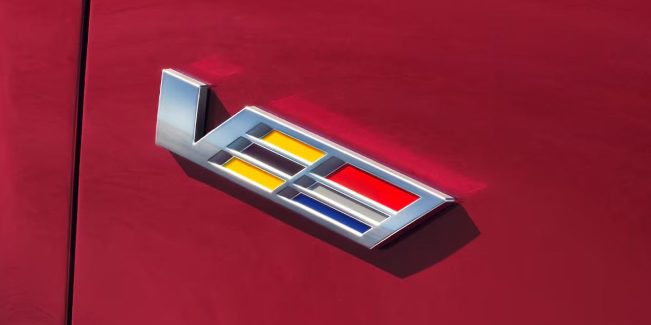 Emblemas exclusivos V-Series en tu nueva camioneta grande de lujo, Cadillac Escalade-V 2026