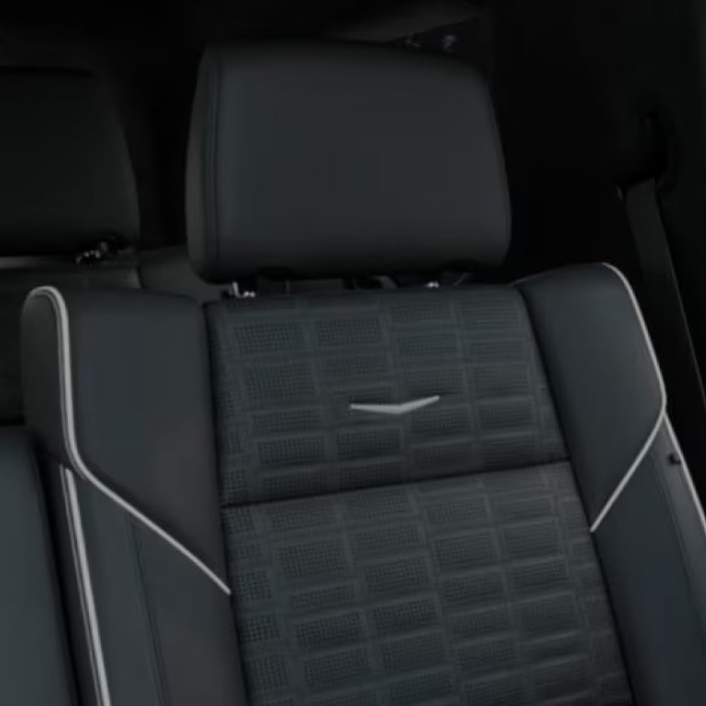 Asientos exclusivos V-Series en piel deluxe en Cadillac Escalade-V 2026