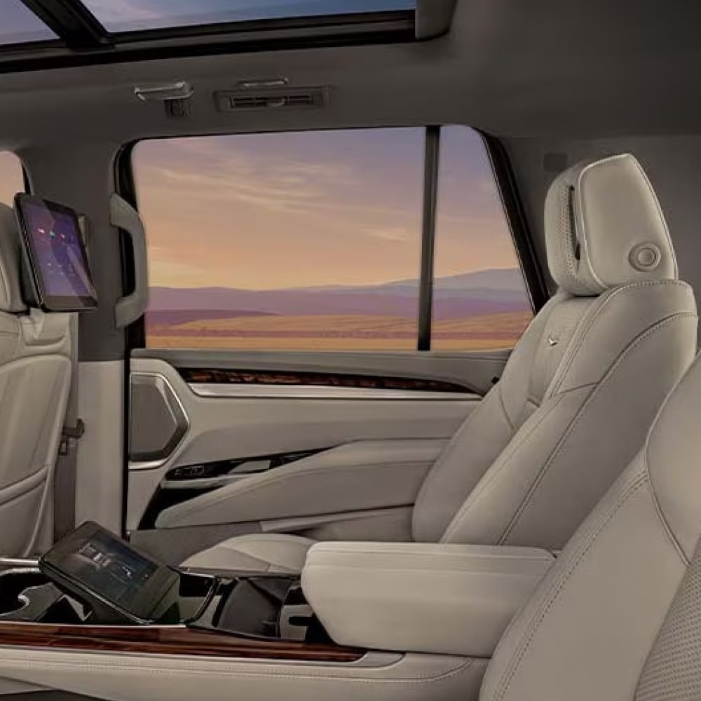 Segunda fila de asientos ejecutiva en Cadillac Escalade-V 2026