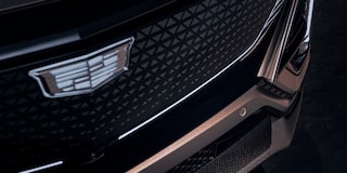 Parrilla y logo iluminado en tu Cadillac Lyriq-V