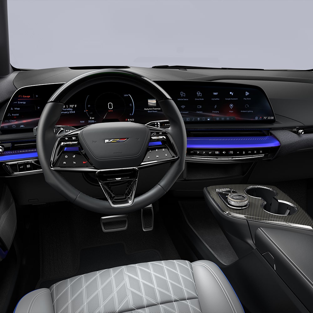 Head-Up Display de 8” con información de conducción en Cadillac OPTIQ-V, SUV eléctrica de alto rendimiento.