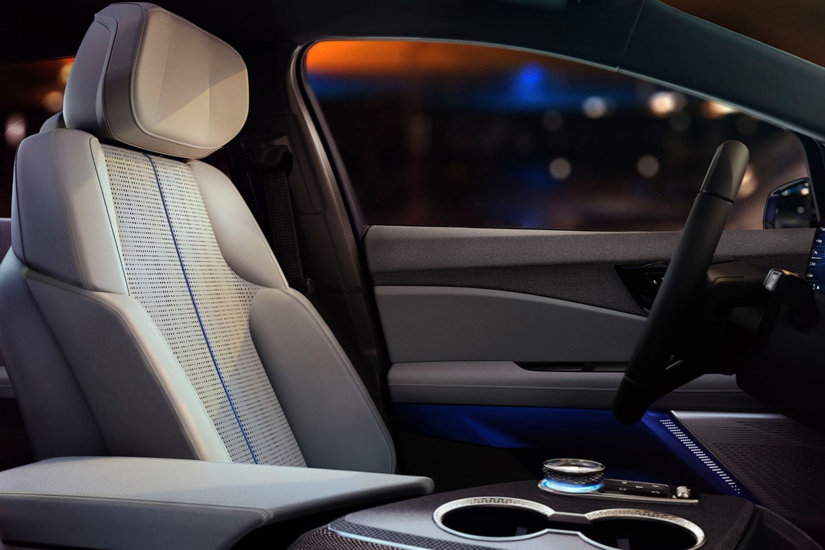 Disfruta del lujo en el manejo de Cadillac OPTIQ 2026