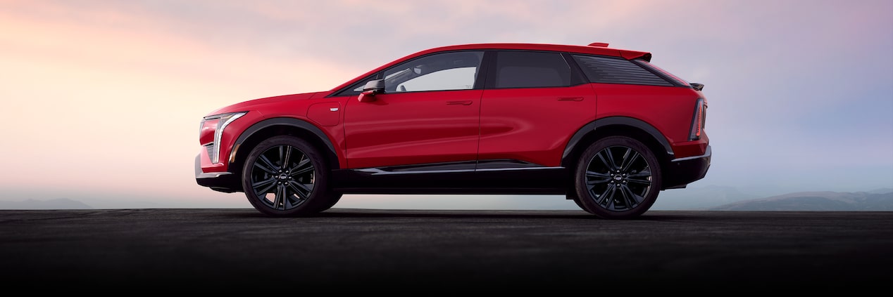 Cadillac OPTIQ 2026 presenta proporciones que transmiten una presencia atlética y definida.