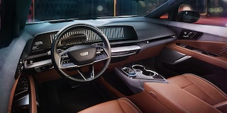 Cadillac OPTIQ 2027 con volante y tablero digital en interior Blushed Ochre