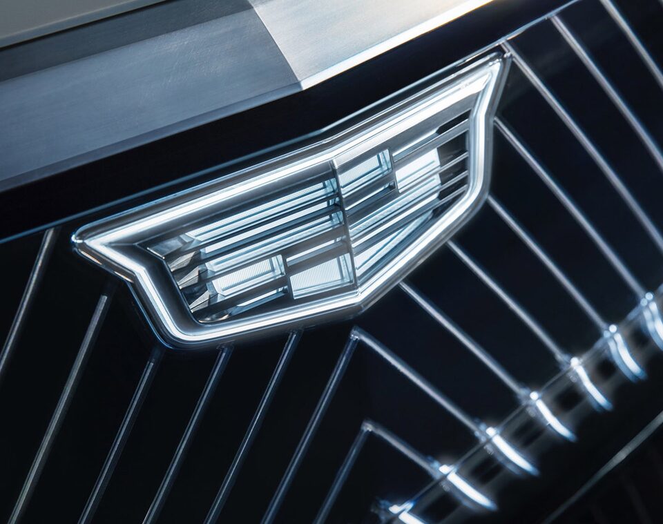 Emblema de lujo Cadillac en parilla