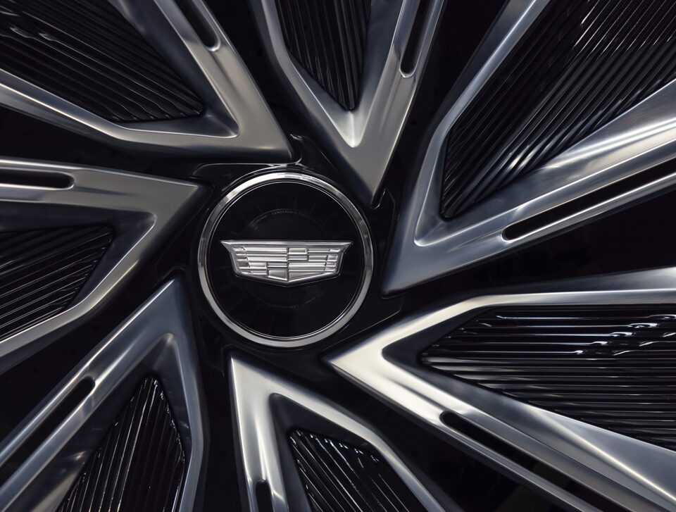 Rines de lujo con emblema Cadillac