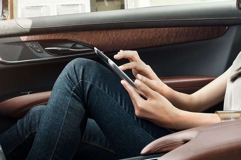 MyCadillac app te permite controlar tu Cadillac desde tu Smartphone, abre y cierra puertas y conoce el estatus de tu Cadillac