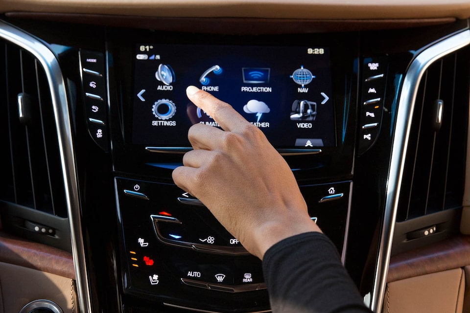 Todos nuestros vehículos Cadillac incluyen un cargador inalámbrico, cada vez que tu vehículo esté en funcionamiento, este podrá cargar tu Smartphone