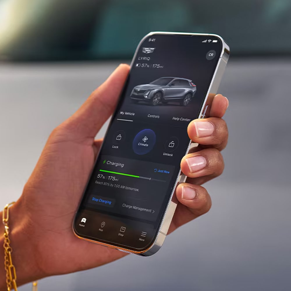 App OnStar® para Cadillac con encendido remoto, ubicación del vehículo y estado en tiempo real.