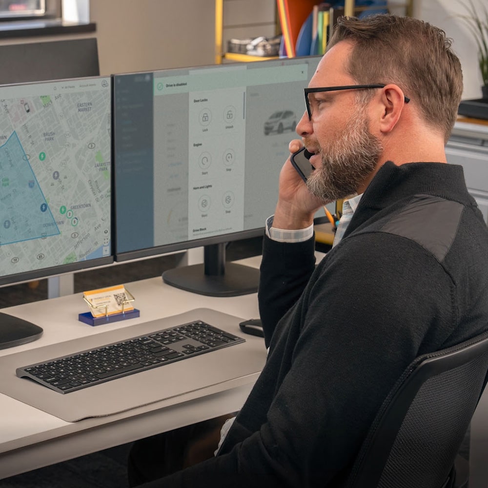 Paquete Protect Plus de OnStar® para Cadillac con asistencia de emergencia y apoyo de asesores durante tus viajes.