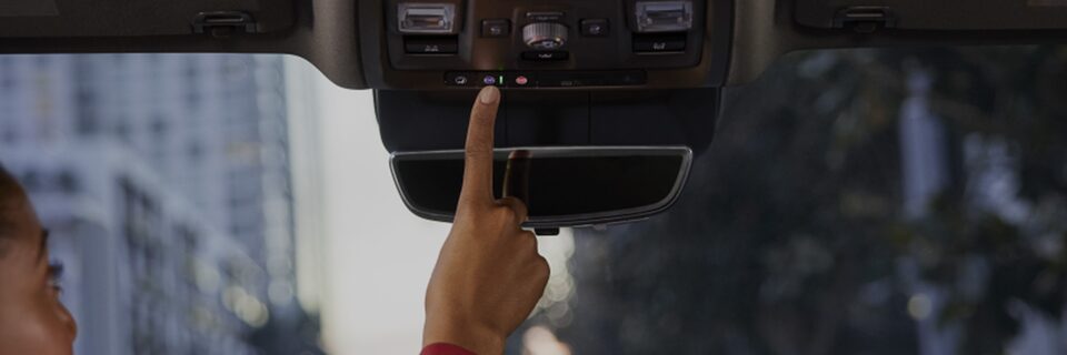 Los vehículos Cadillac incluyen el sistema de asistencia personalizada con solo presionar el botón azul de OnStar