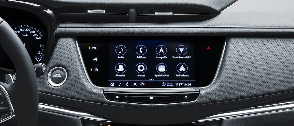 Pantalla de infoentretenimiento para conectarse a la nube con reconocimiento de voz en Cadillac