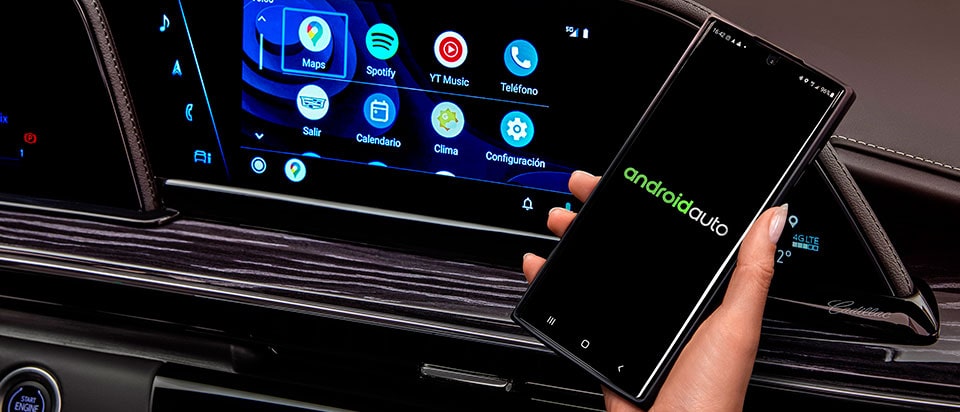 Phone Projection para proyectar el contenido de tu smartphone en la pantalla central de tu SUV de lujo Cadillac. Compatible con Apple CarPlay y Android Auto