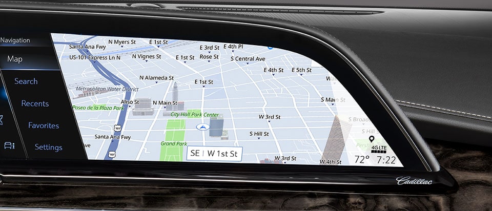 Navegación con información actualizada del tráfico en tiempo real integrada a tu SUV de lujo Cadillac