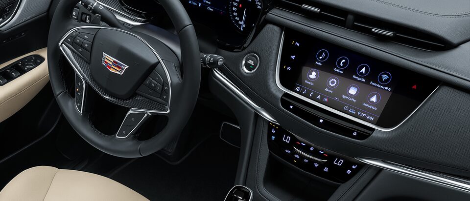Cadillac User Experience con smartphone a través de bluetooth para acceder a contactos, música y más